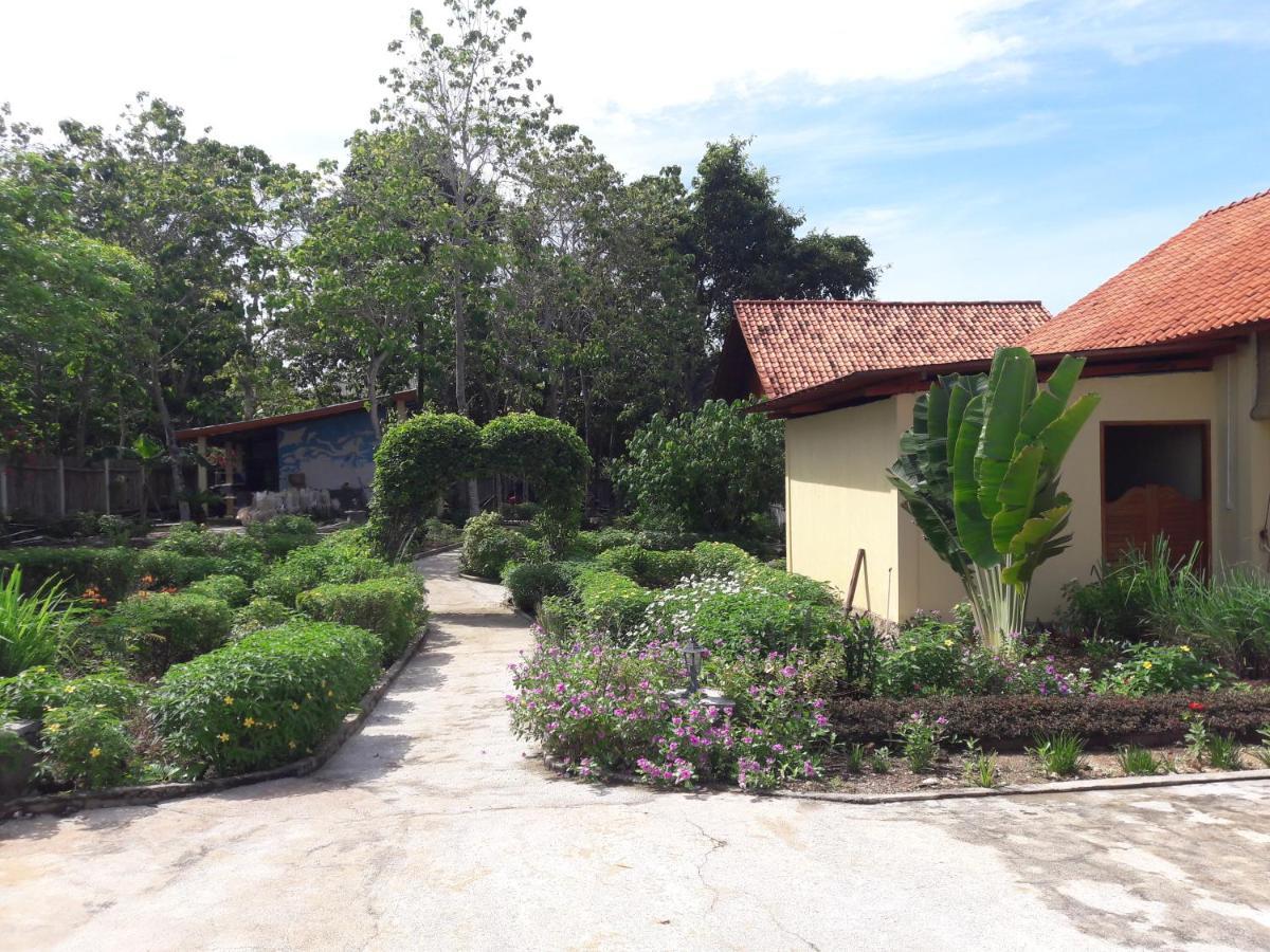 Marind Dive Eco Resort Waha Eksteriør bilde